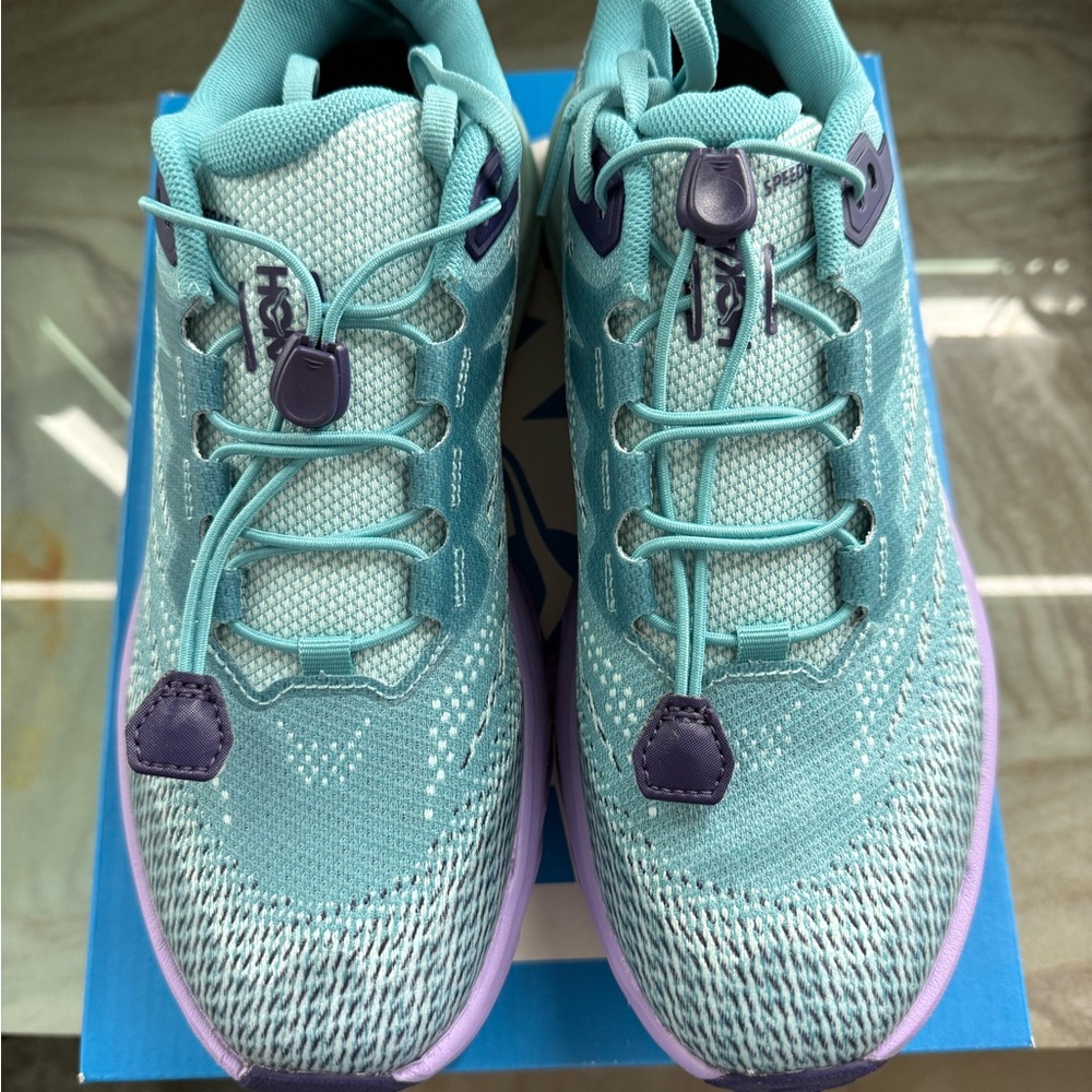 NWT Hoka Kids Speedgoat 5 Sneaker(Big Kid) Size 7MD